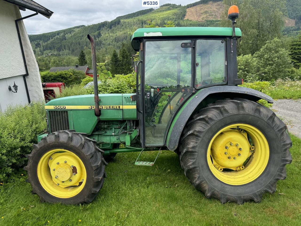 Traktor 2001 John Deere 5500: slika 12