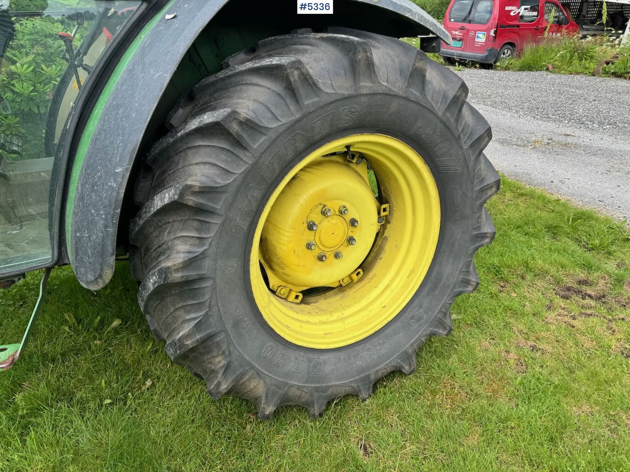 Traktor 2001 John Deere 5500: slika 15