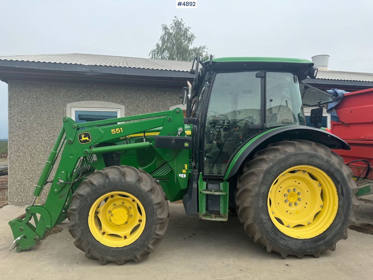 2004 John Deere 5720 4x4 w/ front loader - Traktor: slika 2 2004 John Deere 5720 4x4 w/ front loader - Traktor: slika 2