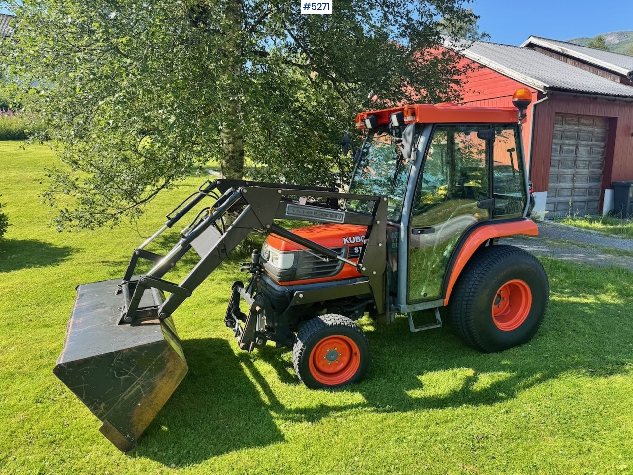 2004 Kubota STA-35 Tractor w/ Bucket. 2100 hours! - Traktor: slika 5 2004 Kubota STA-35 Tractor w/ Bucket. 2100 hours! - Traktor: slika 5