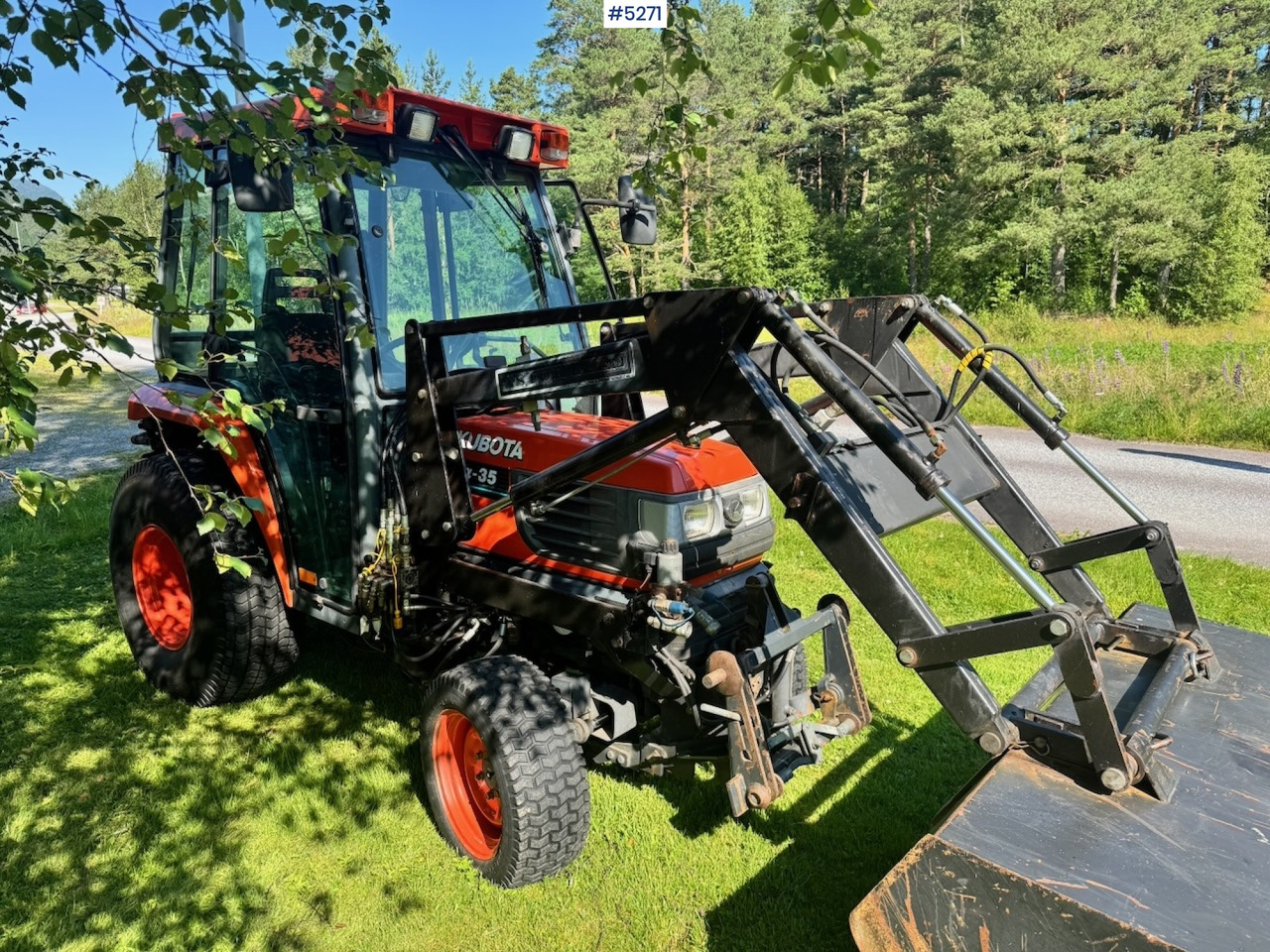 2004 Kubota STA-35 Tractor w/ Bucket. 2100 hours! - Traktor: slika 1 2004 Kubota STA-35 Tractor w/ Bucket. 2100 hours! - Traktor: slika 1