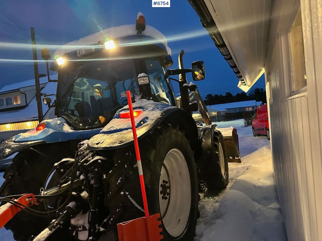 2004 New Holland TS115A 4x4 w/ Front loader, bucket, grading bucket and snow blower. - Traktor: slika 5 2004 New Holland TS115A 4x4 w/ Front loader, bucket, grading bucket and snow blower. - Traktor: slika 5