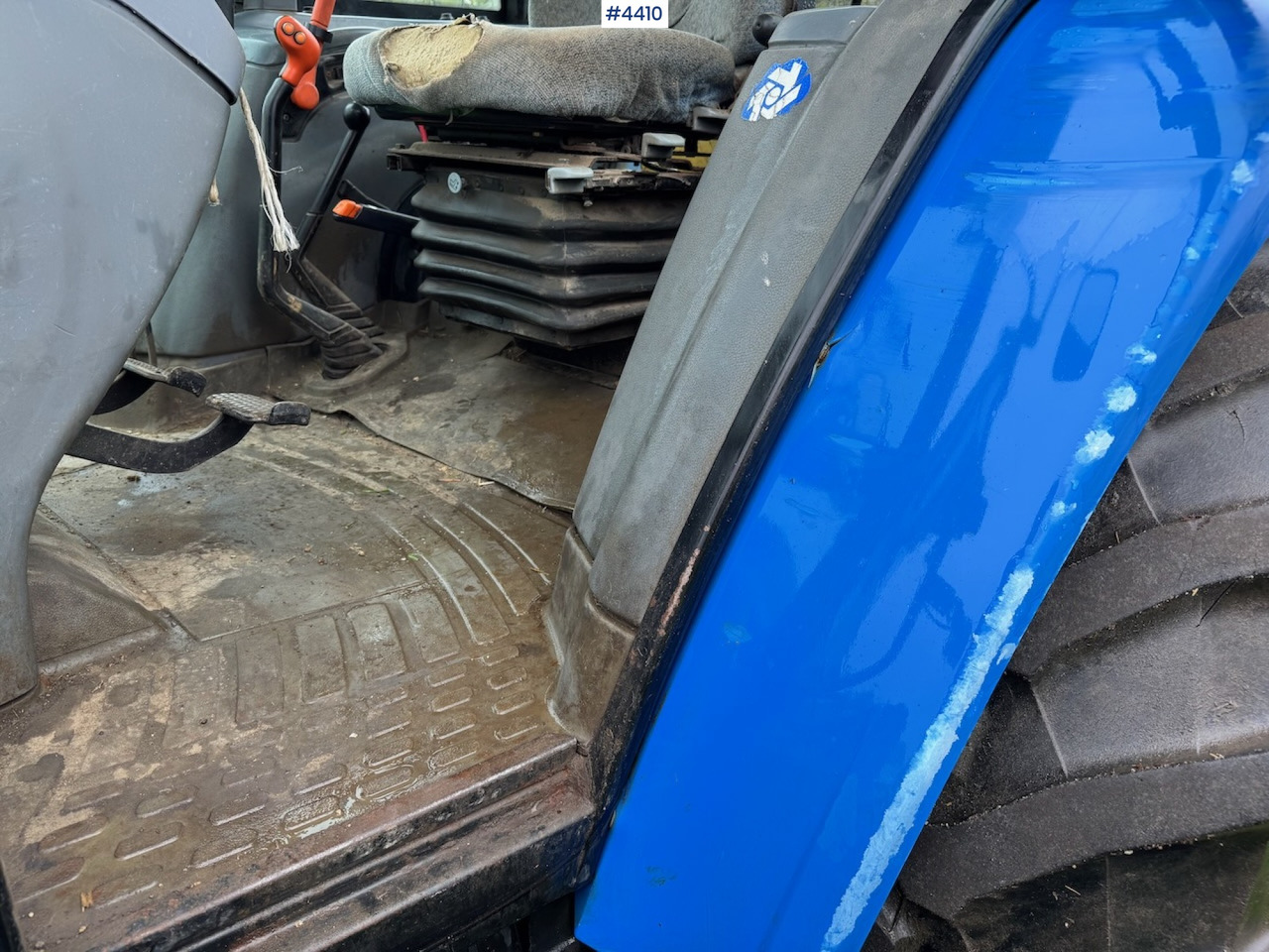 Traktor 2006 New Holland TL100 A w/Front Loader.: slika 20