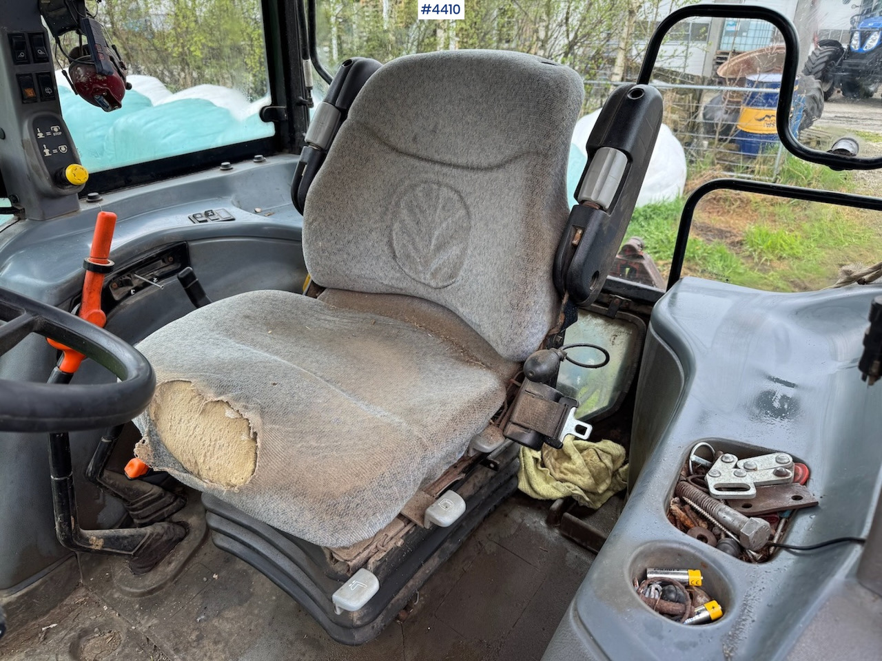 Traktor 2006 New Holland TL100 A w/Front Loader.: slika 10