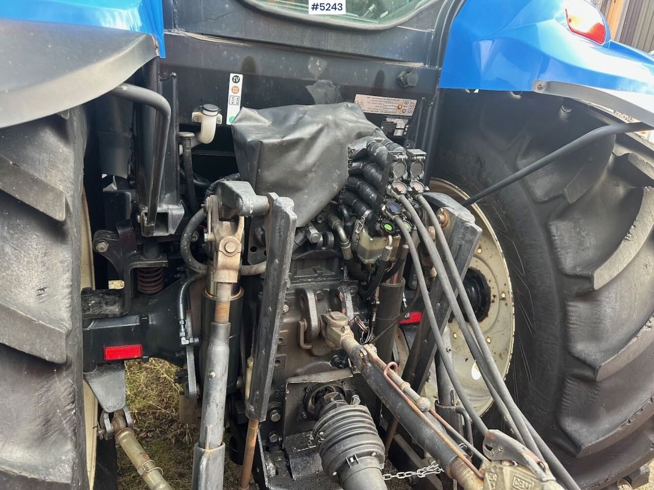 Traktor 2007 New Holland TS135 4x4 tractor w/ front loader. WATCH VIDEO.: slika 16