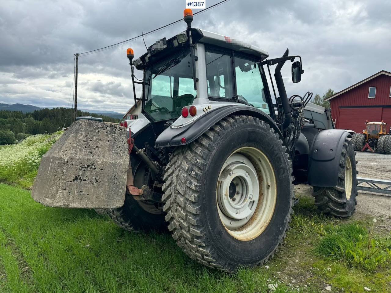 2007 Valtra T190 4x4 Tractor w/ bucket - Traktor: slika 3 2007 Valtra T190 4x4 Tractor w/ bucket - Traktor: slika 3