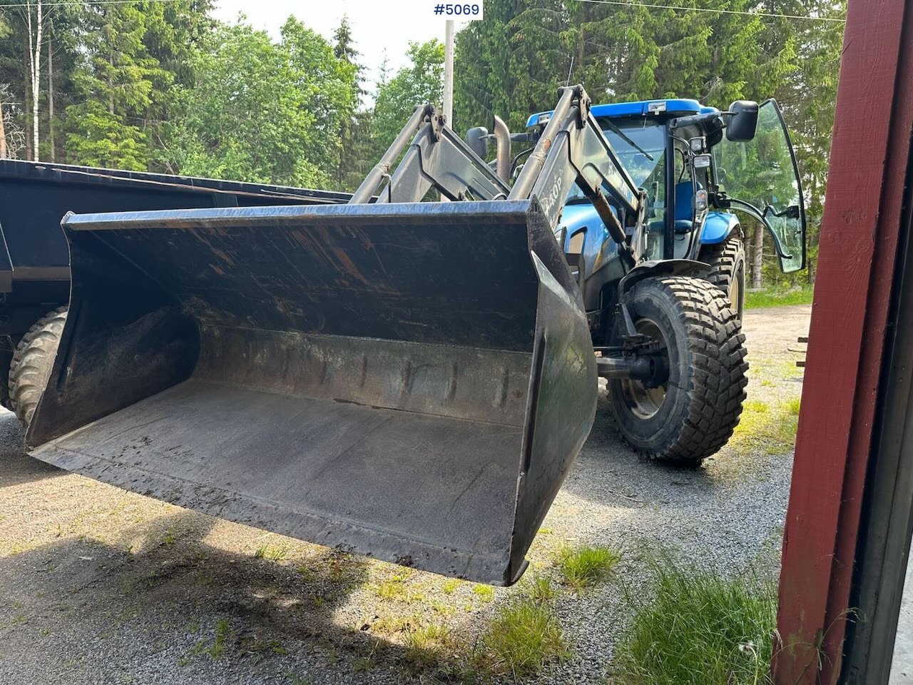 2009 New Holland T6040 SS w/ Trima front loader - Traktor: slika 4 2009 New Holland T6040 SS w/ Trima front loader - Traktor: slika 4