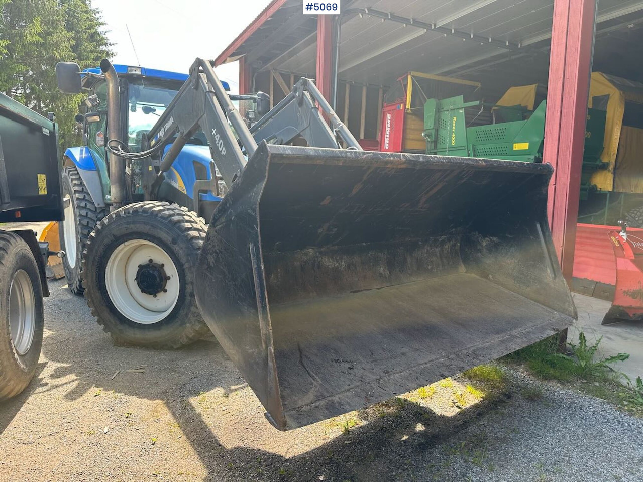 2009 New Holland T6040 SS w/ Trima front loader - Traktor: slika 5 2009 New Holland T6040 SS w/ Trima front loader - Traktor: slika 5