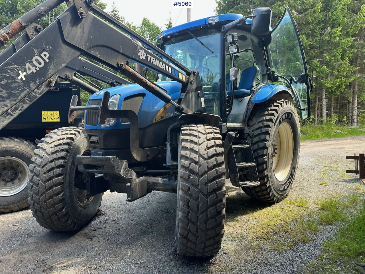 2009 New Holland T6040 SS w/ Trima front loader - Traktor: slika 3 2009 New Holland T6040 SS w/ Trima front loader - Traktor: slika 3