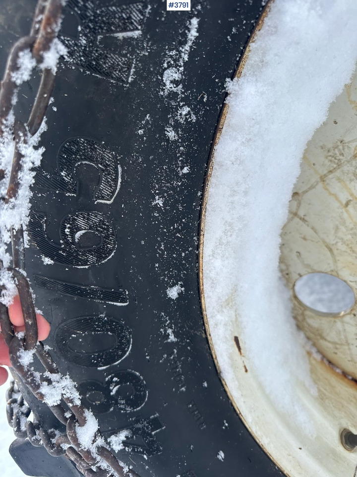 Traktor 2010 New Holland T6040 4x4 plow rigged tractor w/ Trima +3.0p front loader, brand new chains, snow bucket and Westbjørn snow blower. WATCH VIDEO.: slika 10 Traktor 2010 New Holland T6040 4x4 plow rigged tractor w/ Trima +3.0p front loader, brand new chains, snow bucket and Westbjørn snow blower. WATCH VIDEO.: slika 10