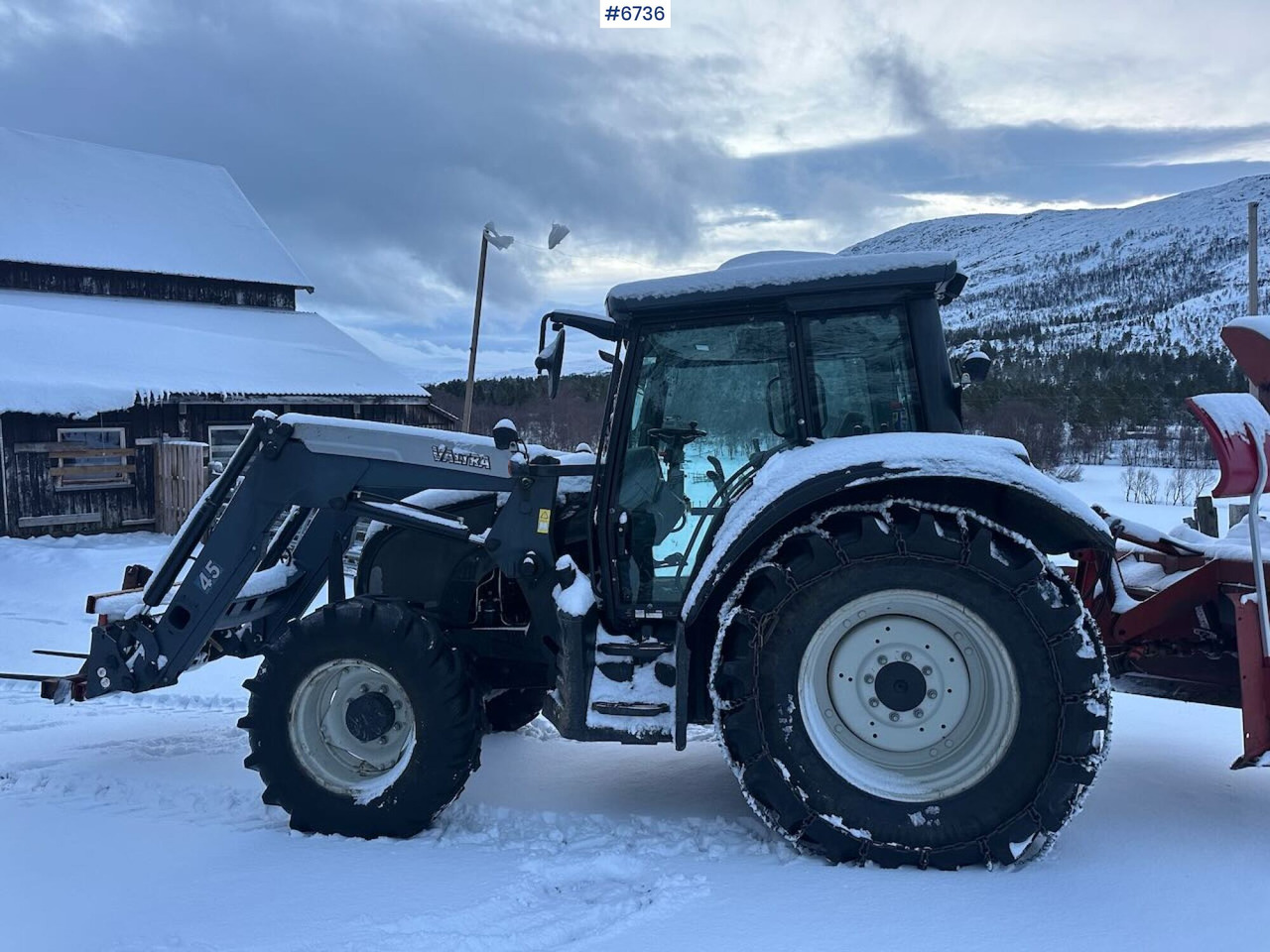 2010 Valtra N92 4x4 tractor with front loader and chains. SEE VIDEO. - Traktor: slika 4 2010 Valtra N92 4x4 tractor with front loader and chains. SEE VIDEO. - Traktor: slika 4