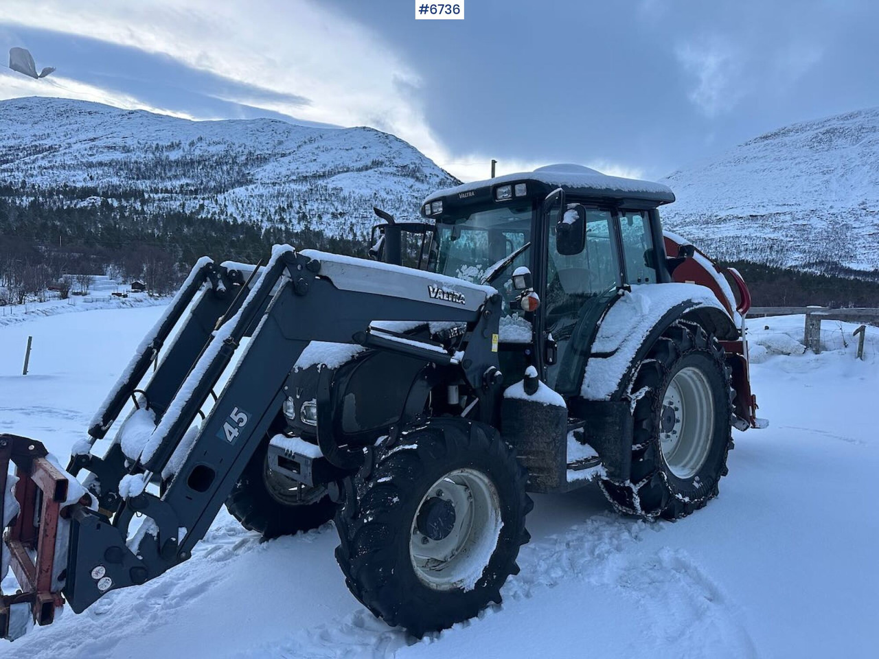 2010 Valtra N92 4x4 tractor with front loader and chains. SEE VIDEO. - Traktor: slika 3 2010 Valtra N92 4x4 tractor with front loader and chains. SEE VIDEO. - Traktor: slika 3