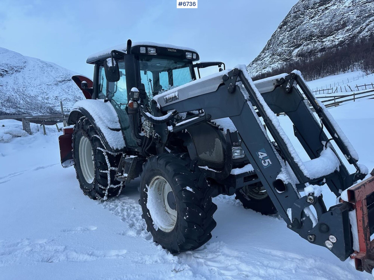 2010 Valtra N92 4x4 tractor with front loader and chains. SEE VIDEO. - Traktor: slika 2 2010 Valtra N92 4x4 tractor with front loader and chains. SEE VIDEO. - Traktor: slika 2