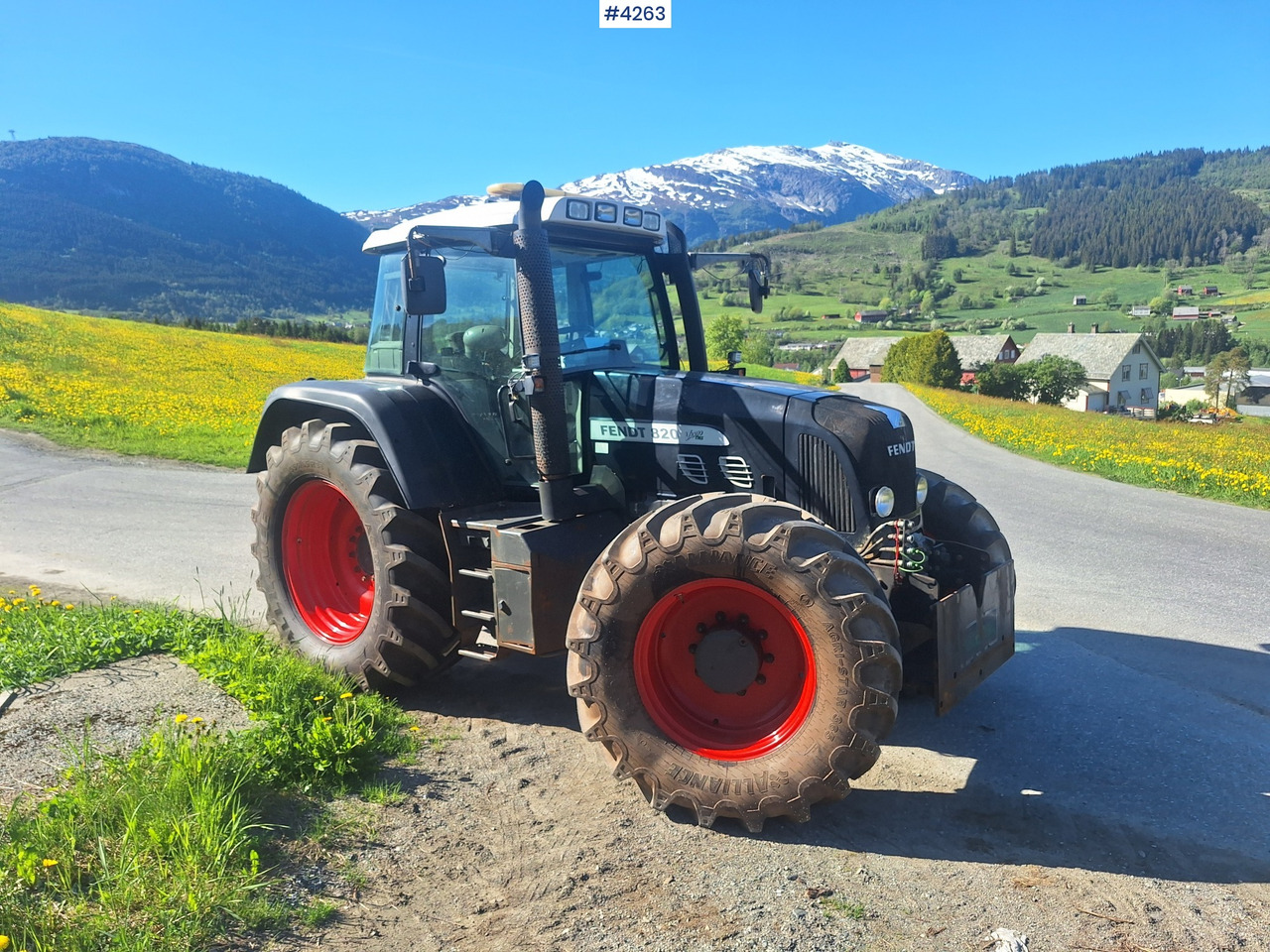 2011 Fent 820 Vario TMS w/ plow plate - Traktor: slika 2 2011 Fent 820 Vario TMS w/ plow plate - Traktor: slika 2