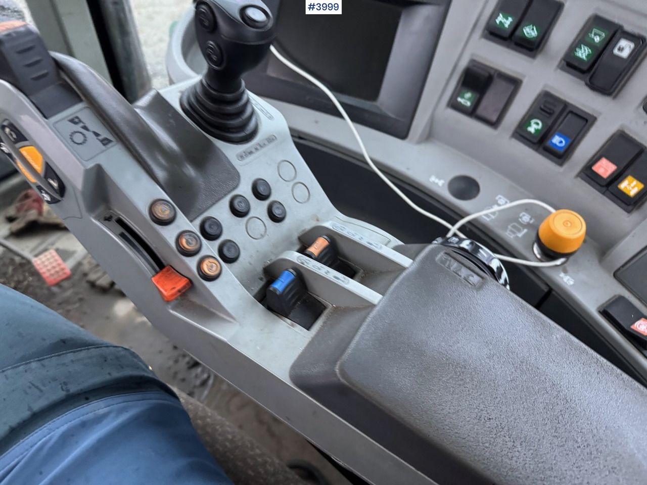 Traktor 2012 Claas Arion 640 w/ front loader: slika 17