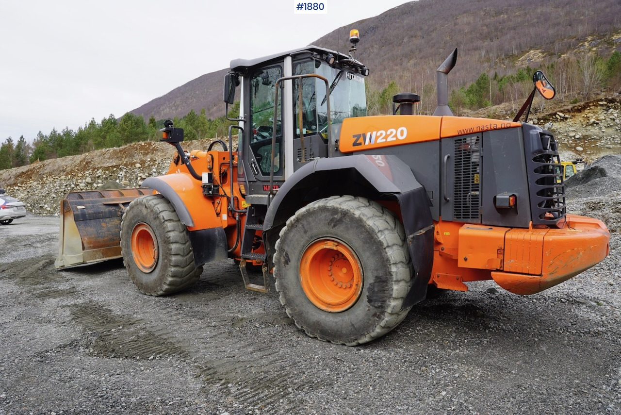 2012 Hitachi ZW220 - Kolesni nakladalec: slika 4 2012 Hitachi ZW220 - Kolesni nakladalec: slika 4