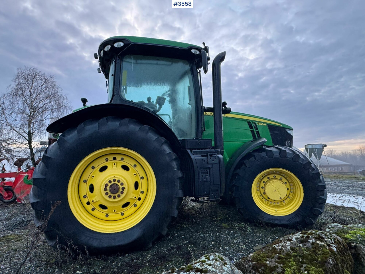 2012 John Deere 7230R w/ GPS and 3 hydraulic outlets! - Traktor: slika 2 2012 John Deere 7230R w/ GPS and 3 hydraulic outlets! - Traktor: slika 2