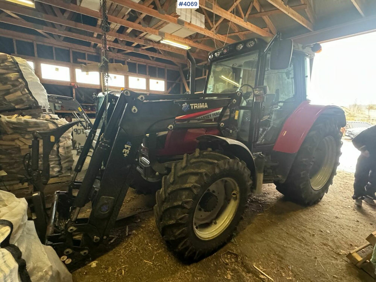 2013 Massey Ferguson 5455 w/ front loader, 2 buckets, pallet forks and blades. 1020 hours! - Traktor: slika 4 2013 Massey Ferguson 5455 w/ front loader, 2 buckets, pallet forks and blades. 1020 hours! - Traktor: slika 4