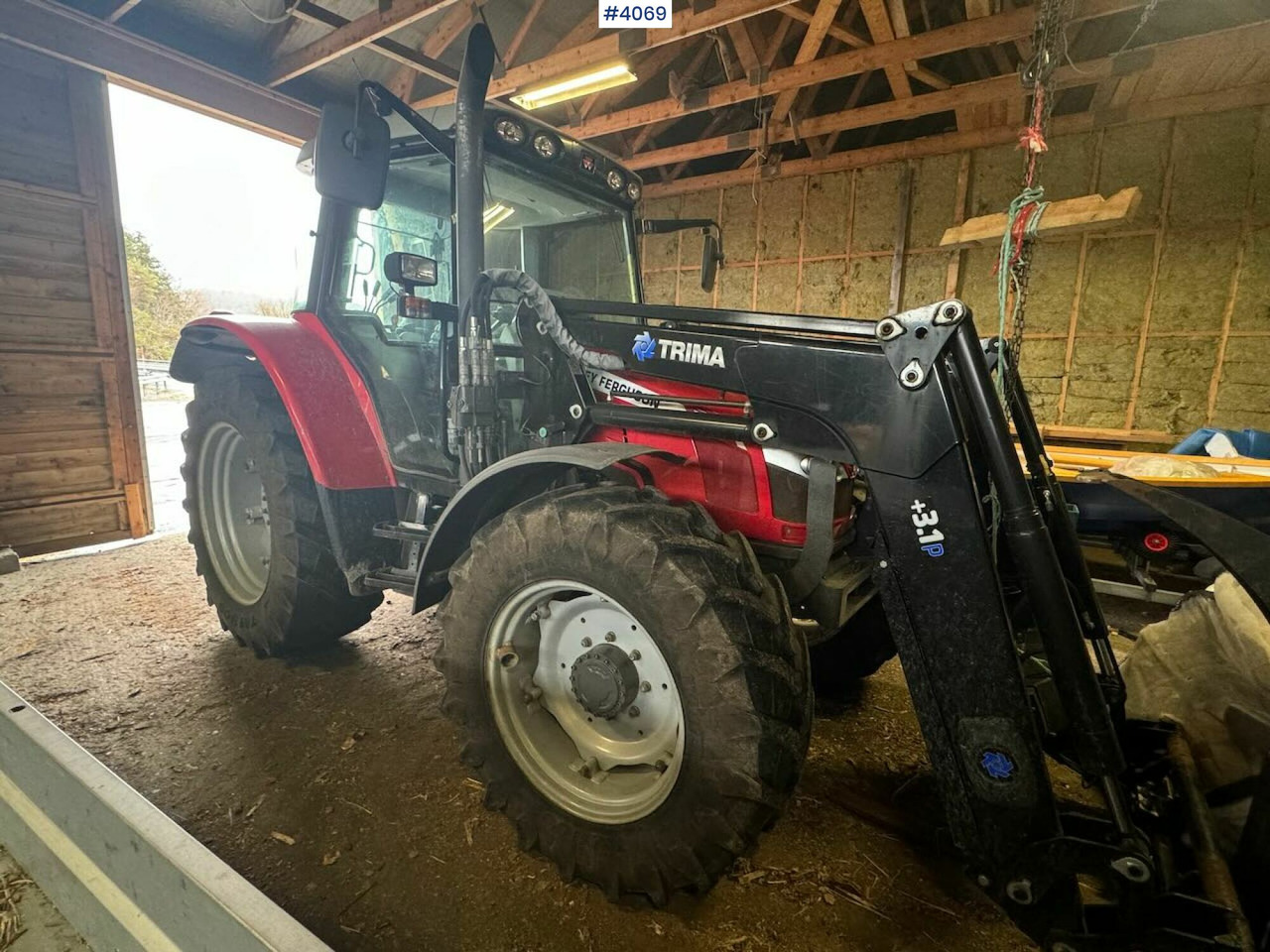 2013 Massey Ferguson 5455 w/ front loader, 2 buckets, pallet forks and blades. 1020 hours! - Traktor: slika 3 2013 Massey Ferguson 5455 w/ front loader, 2 buckets, pallet forks and blades. 1020 hours! - Traktor: slika 3