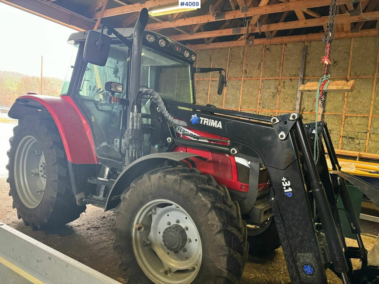 2013 Massey Ferguson 5455 w/ front loader, 2 buckets, pallet forks and blades. 1020 hours! - Traktor: slika 1 2013 Massey Ferguson 5455 w/ front loader, 2 buckets, pallet forks and blades. 1020 hours! - Traktor: slika 1