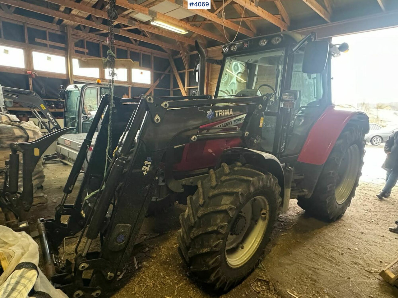 2013 Massey Ferguson 5455 w/ front loader, 2 buckets, pallet forks and blades. 1020 hours! - Traktor: slika 3 2013 Massey Ferguson 5455 w/ front loader, 2 buckets, pallet forks and blades. 1020 hours! - Traktor: slika 3