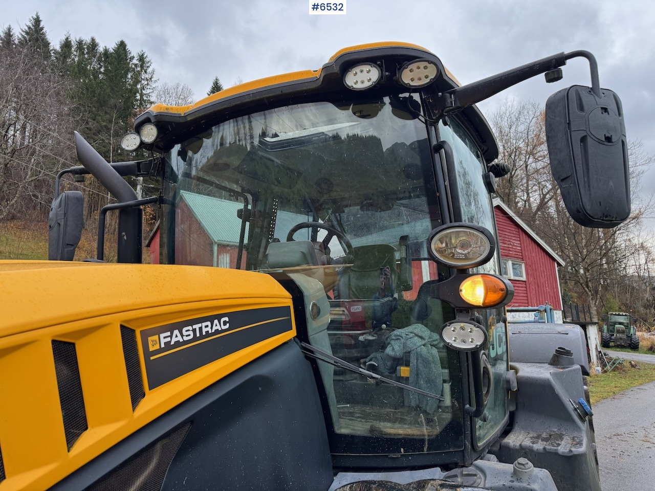 2015 JCB Fastrack 4220 w/ front hydraulics, front PTO and plow plate. Low hours! - Traktor: slika 3 2015 JCB Fastrack 4220 w/ front hydraulics, front PTO and plow plate. Low hours! - Traktor: slika 3