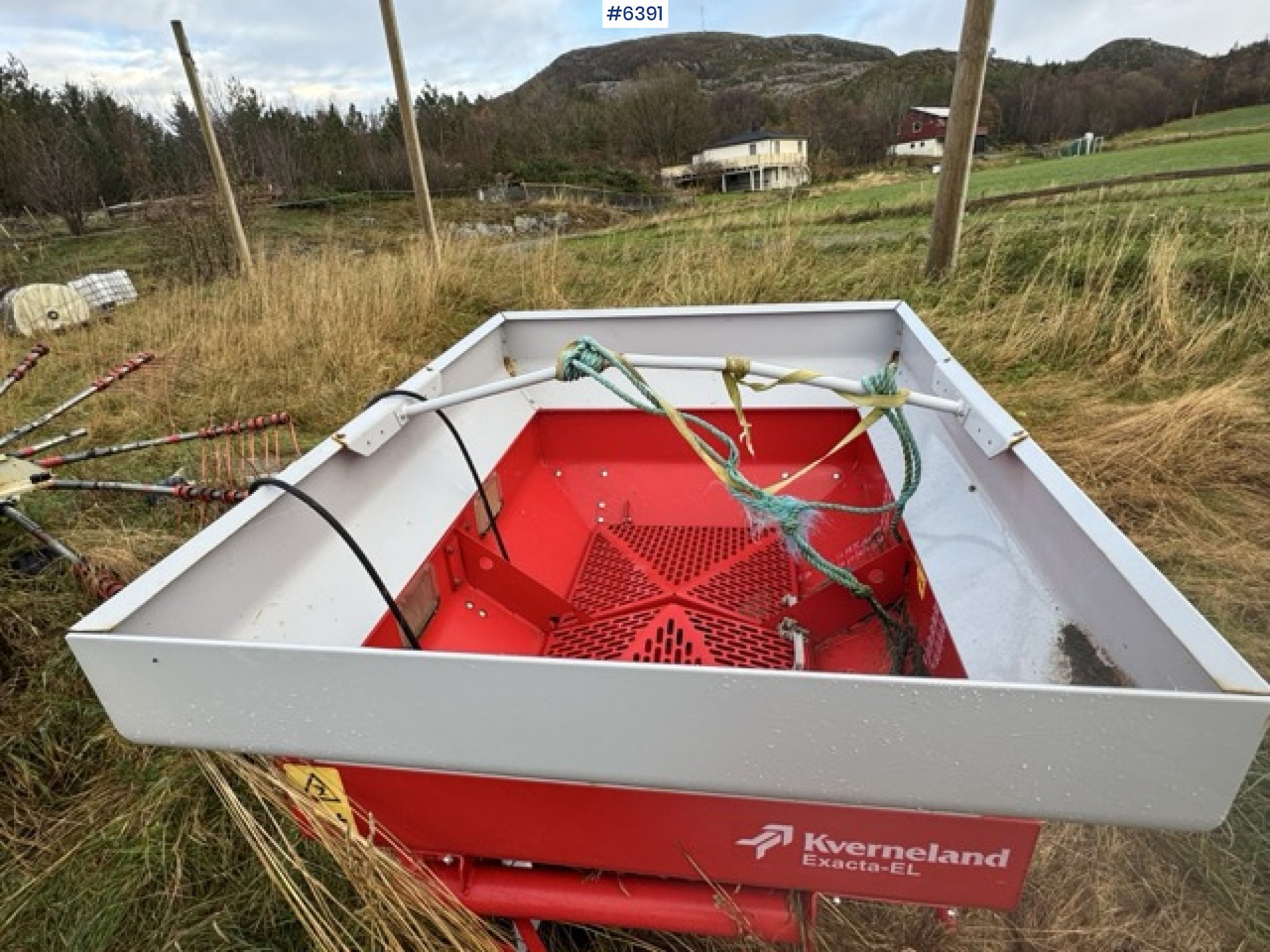 2016 Kverneland fertilizer spreader. Repair object. - Trosilnik gnojila: slika 2 2016 Kverneland fertilizer spreader. Repair object. - Trosilnik gnojila: slika 2