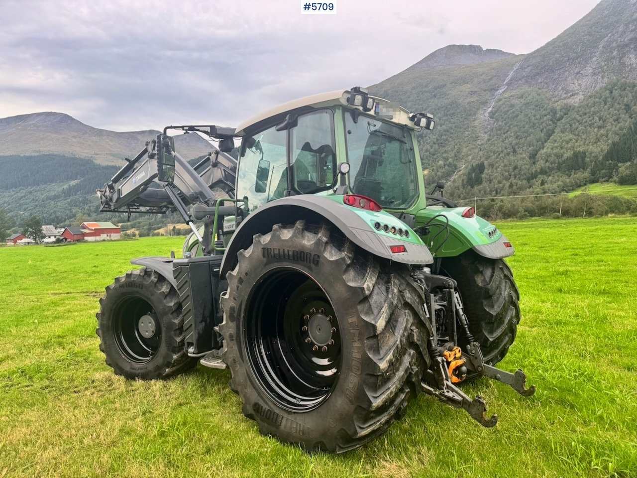 2017 Fendt 724 Vario w/ GPS, Front PTO, Loader and hydraulics. - Traktor: slika 5 2017 Fendt 724 Vario w/ GPS, Front PTO, Loader and hydraulics. - Traktor: slika 5