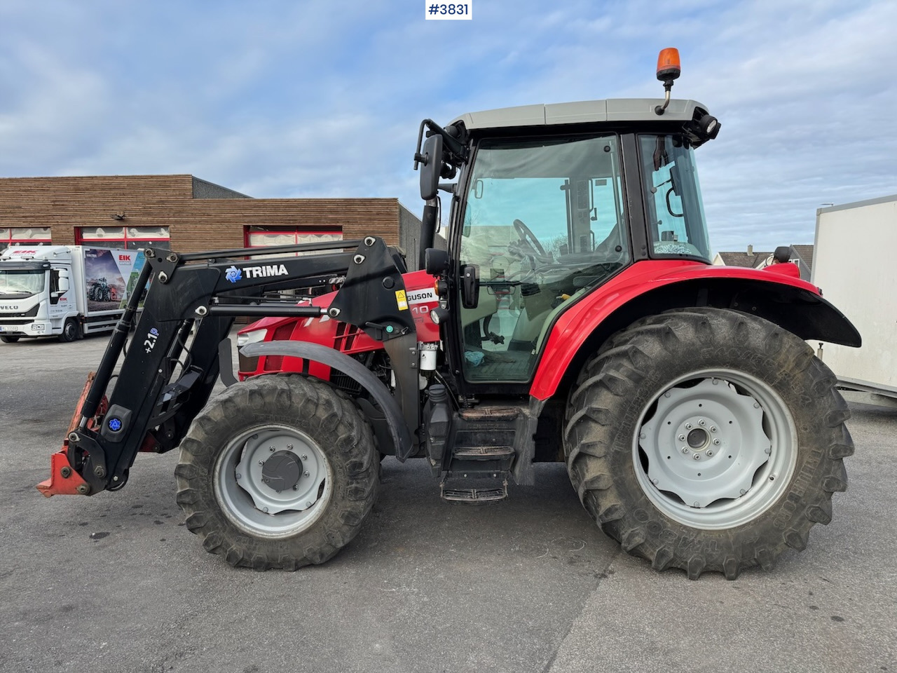 2017 Massey Ferguson 5610 w/front loader. - Traktor: slika 1 2017 Massey Ferguson 5610 w/front loader. - Traktor: slika 1