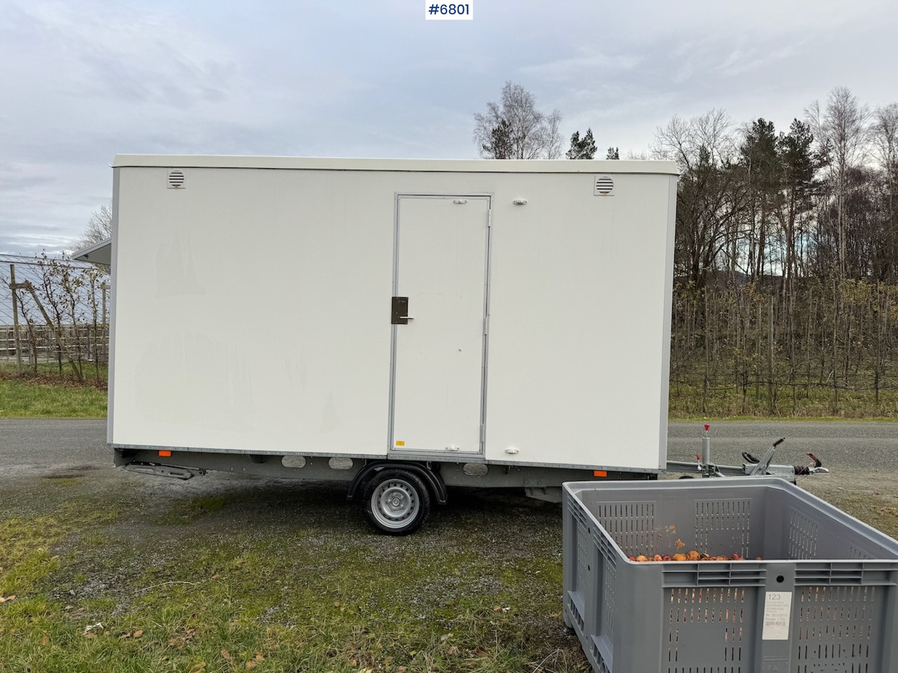2022 Scanvogn 420- 3 door 6P Office van w/ toilet and storage room. - Gradbeni kontejner, Prikolica: slika 2 2022 Scanvogn 420- 3 door 6P Office van w/ toilet and storage room. - Gradbeni kontejner, Prikolica: slika 2
