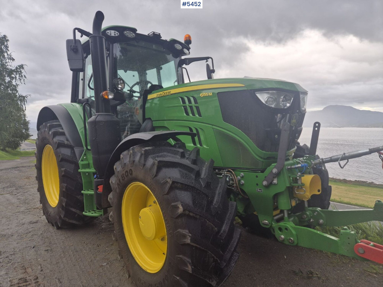 2024 John Deere 6155M w/ front hydraulics & PTO - Traktor: slika 1 2024 John Deere 6155M w/ front hydraulics & PTO - Traktor: slika 1