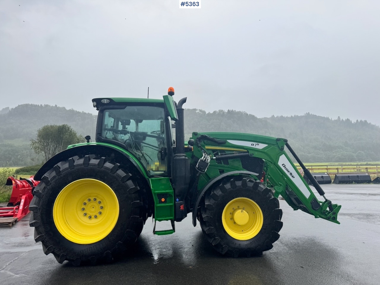 2024 John Deere 6R 215 w/ Front Loader and Front Hydraulics. 520 hours! - Traktor: slika 5 2024 John Deere 6R 215 w/ Front Loader and Front Hydraulics. 520 hours! - Traktor: slika 5