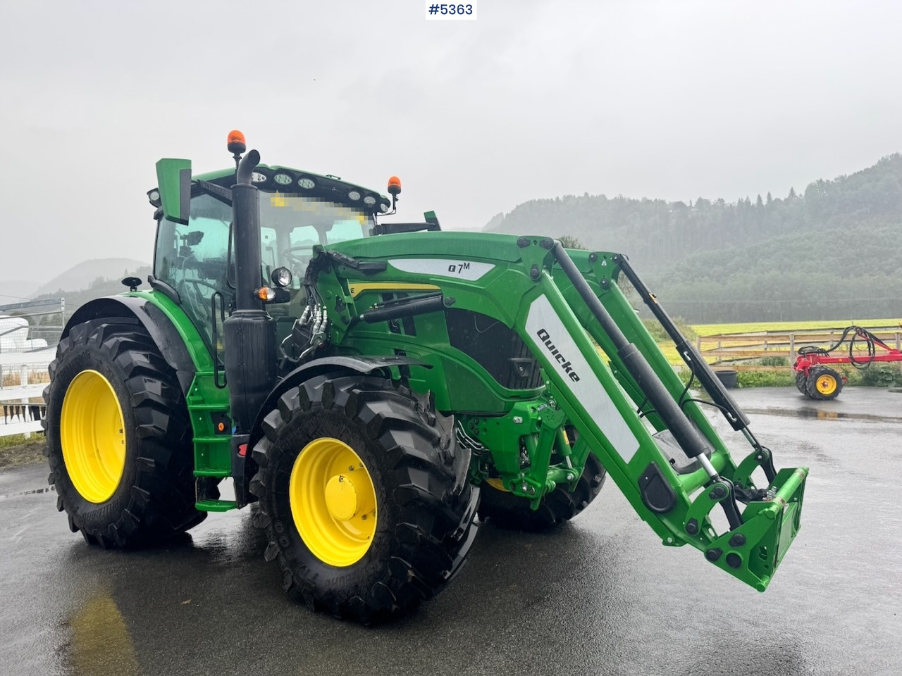 2024 John Deere 6R 215 w/ Front Loader and Front Hydraulics. 520 hours! - Traktor: slika 1 2024 John Deere 6R 215 w/ Front Loader and Front Hydraulics. 520 hours! - Traktor: slika 1