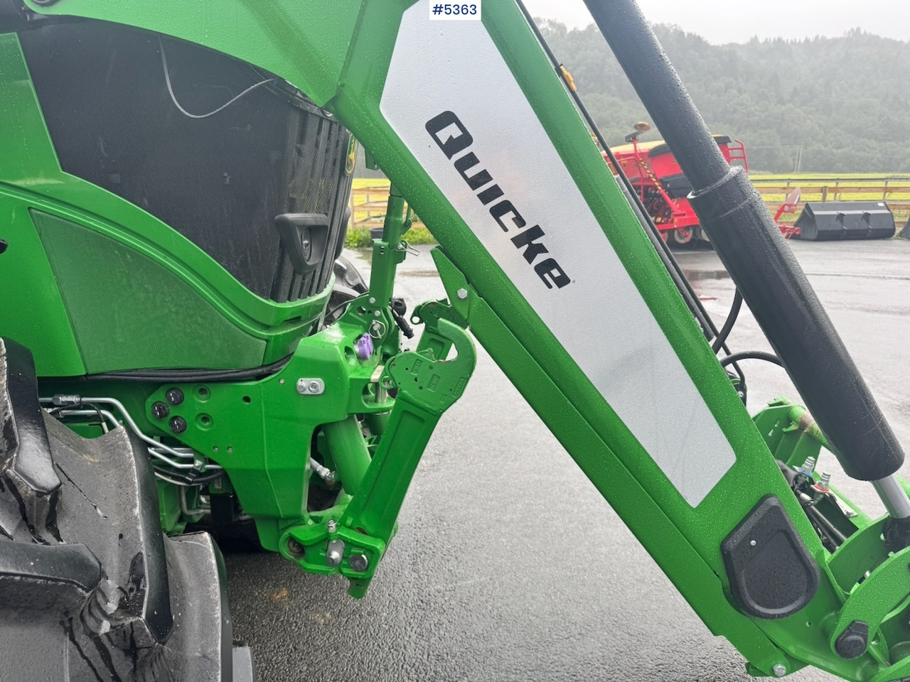 2024 John Deere 6R 215 w/ Front Loader and Front Hydraulics. 520 hours! - Traktor: slika 4 2024 John Deere 6R 215 w/ Front Loader and Front Hydraulics. 520 hours! - Traktor: slika 4