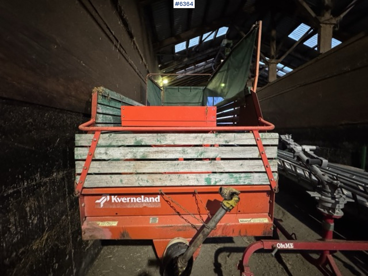 Approx. 1990 Kverneland UN7000 unloading wagon - Oprema za obračalnike: slika 4 Approx. 1990 Kverneland UN7000 unloading wagon - Oprema za obračalnike: slika 4