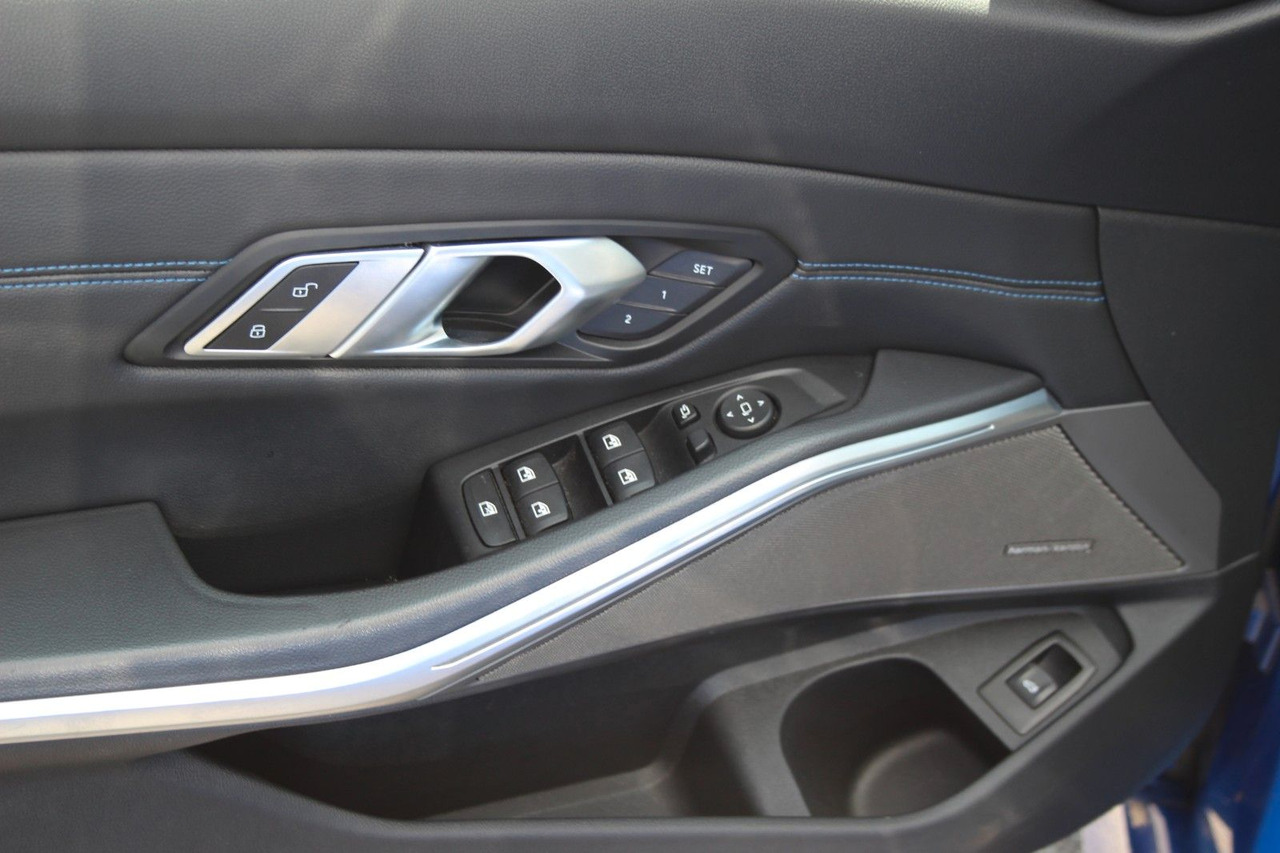 Karavan BMW 320 Touring d M Sport Laser Alcantara Harman Kar: slika 9