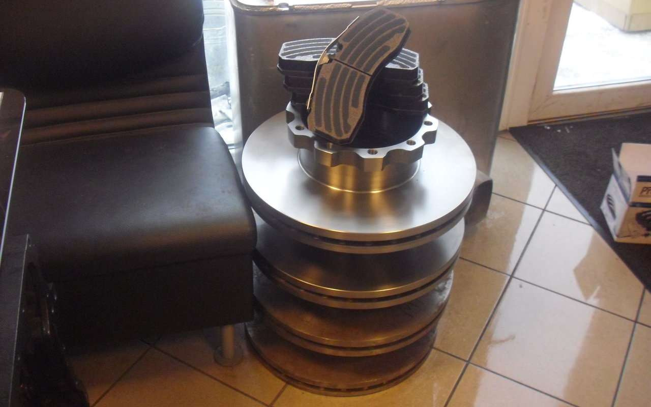 Motor in deli za Tovornjak MAN different spares All models: slika 6