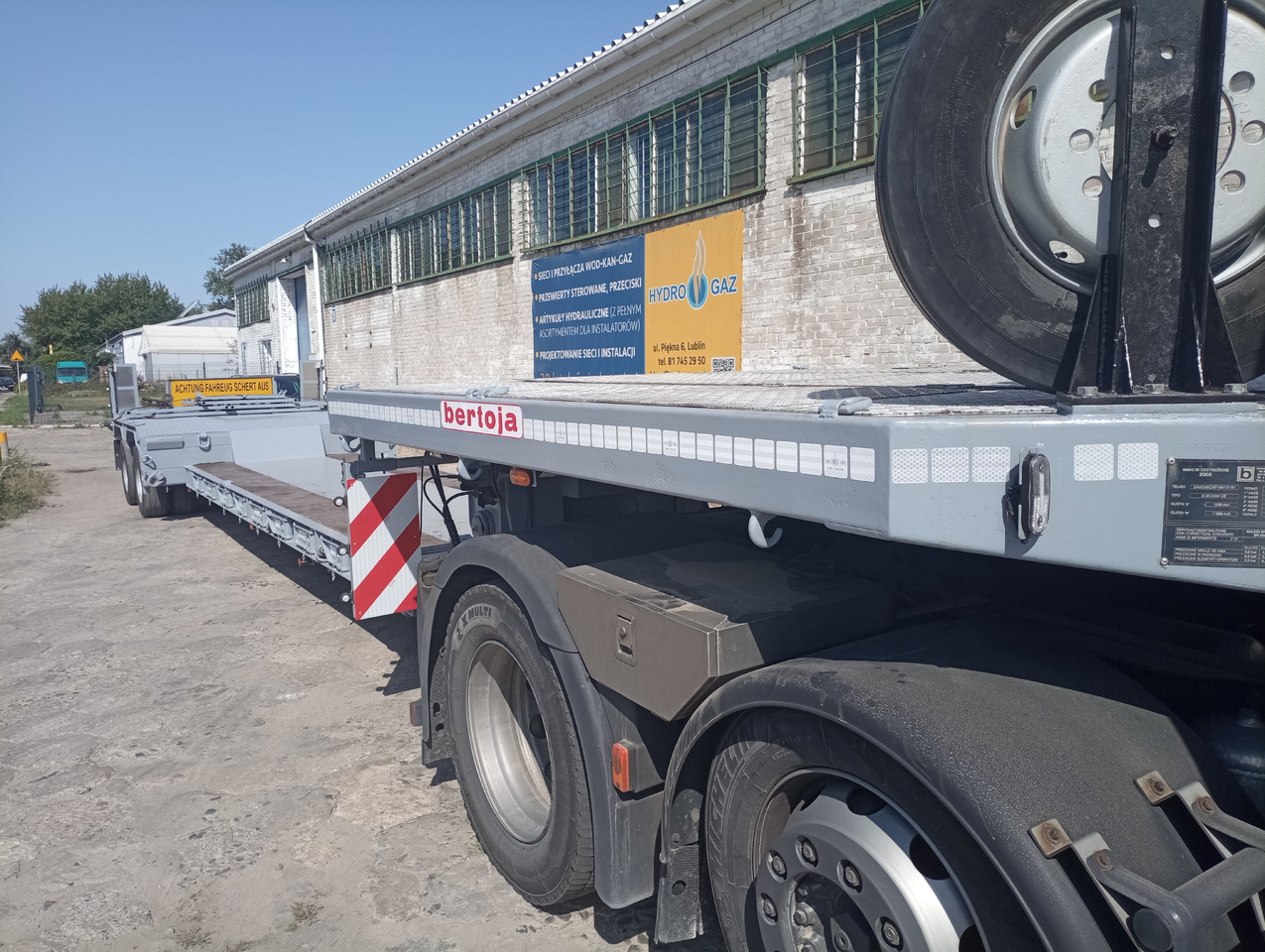 BERTOJA Tiefbett marki Bertoja 2-osie skrętne po kapitalnym remoncie - Nizko noseča polprikolica: slika 1 BERTOJA Tiefbett marki Bertoja 2-osie skrętne po kapitalnym remoncie - Nizko noseča polprikolica: slika 1