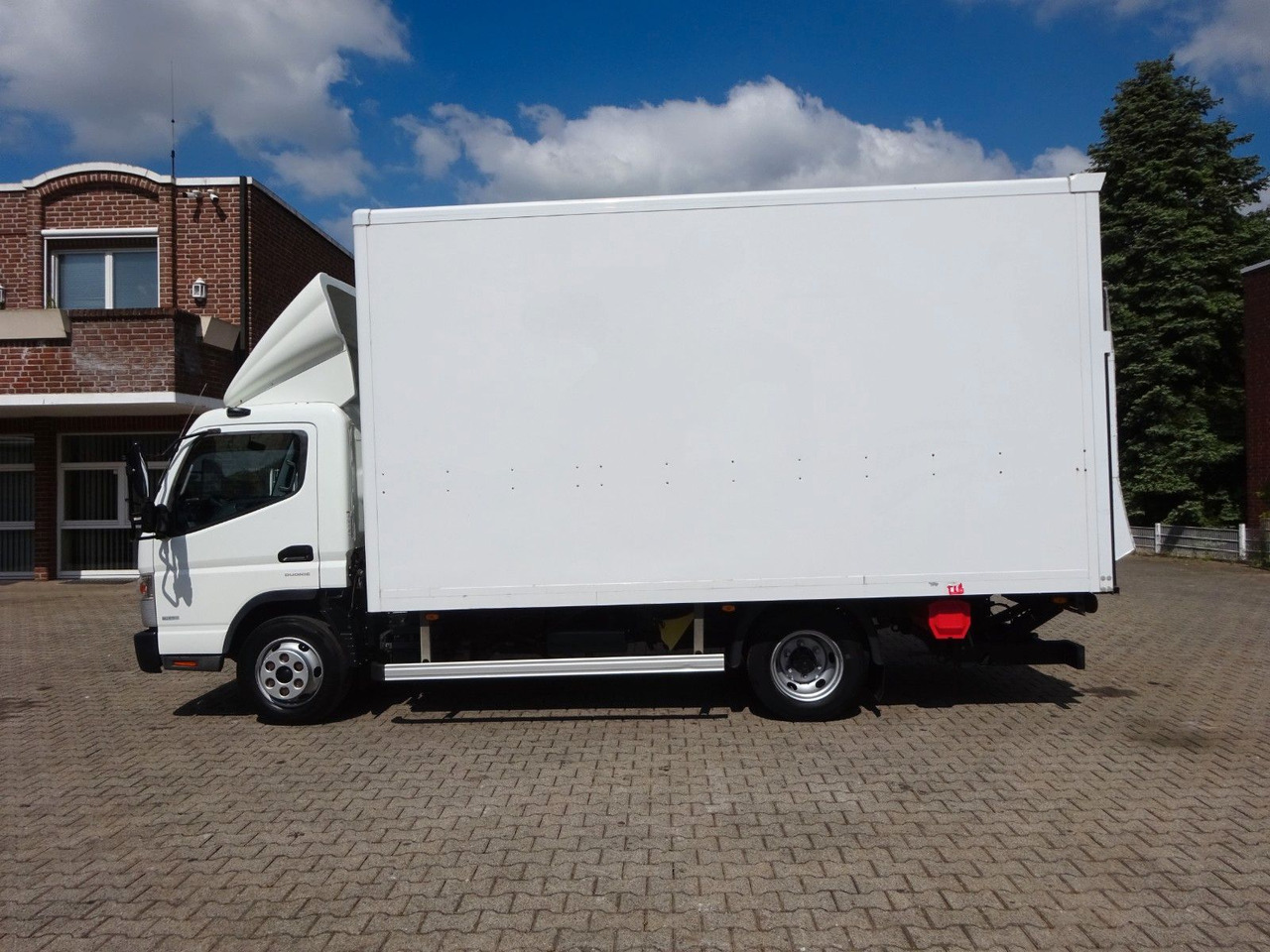 FUSO Canter 7C18 + LBW 4x2 - Dostavno vozilo z zabojnikom: slika 3 FUSO Canter 7C18 + LBW 4x2 - Dostavno vozilo z zabojnikom: slika 3
