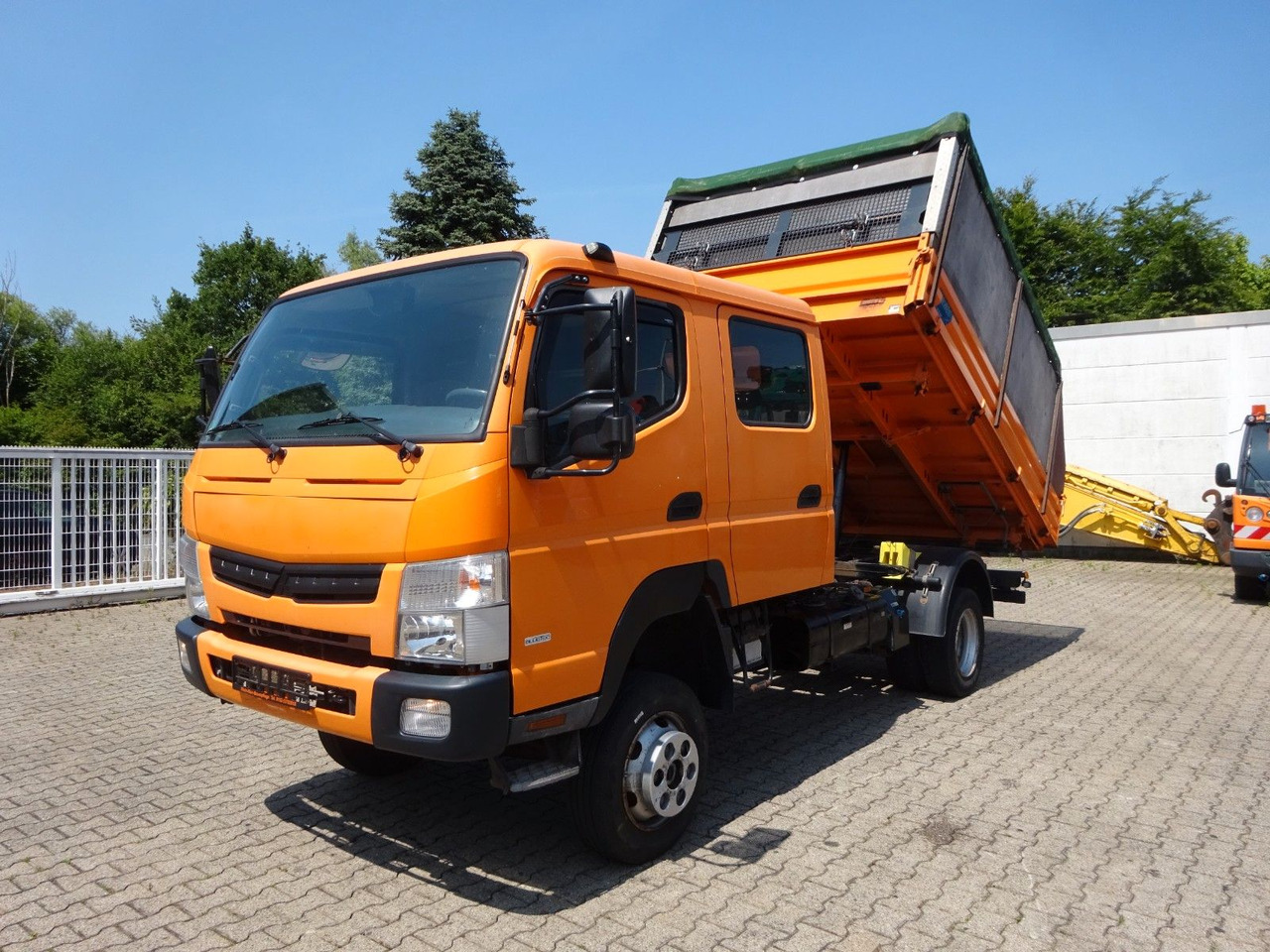 FUSO Canter Doppelkabine MEILLER 3Skipper 4x4 - Dostavno vozilo prekucnik: slika 1 FUSO Canter Doppelkabine MEILLER 3Skipper 4x4 - Dostavno vozilo prekucnik: slika 1