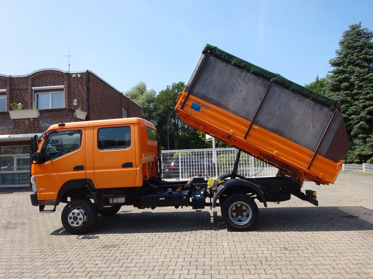 FUSO Canter Doppelkabine MEILLER 3Skipper 4x4 - Dostavno vozilo prekucnik: slika 4 FUSO Canter Doppelkabine MEILLER 3Skipper 4x4 - Dostavno vozilo prekucnik: slika 4