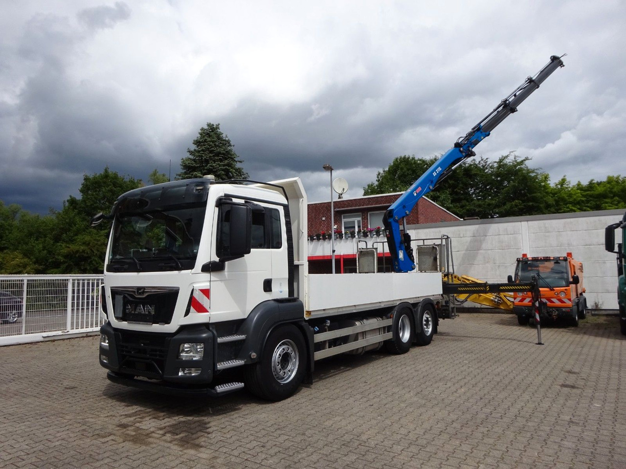 MAN 26.420 TGS Pritsche + HIAB 211 HIPRO Kran - Tovornjak s kesonom, Tovornjak z dvigalom: slika 4 MAN 26.420 TGS Pritsche + HIAB 211 HIPRO Kran - Tovornjak s kesonom, Tovornjak z dvigalom: slika 4