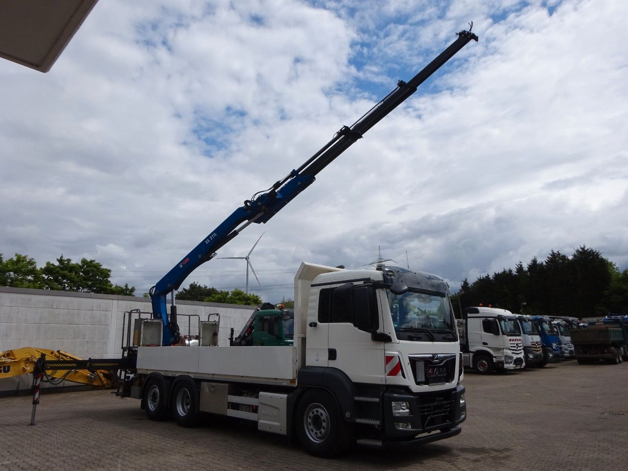 MAN 26.420 TGS Pritsche + HIAB 211 HIPRO Kran - Tovornjak s kesonom, Tovornjak z dvigalom: slika 3 MAN 26.420 TGS Pritsche + HIAB 211 HIPRO Kran - Tovornjak s kesonom, Tovornjak z dvigalom: slika 3