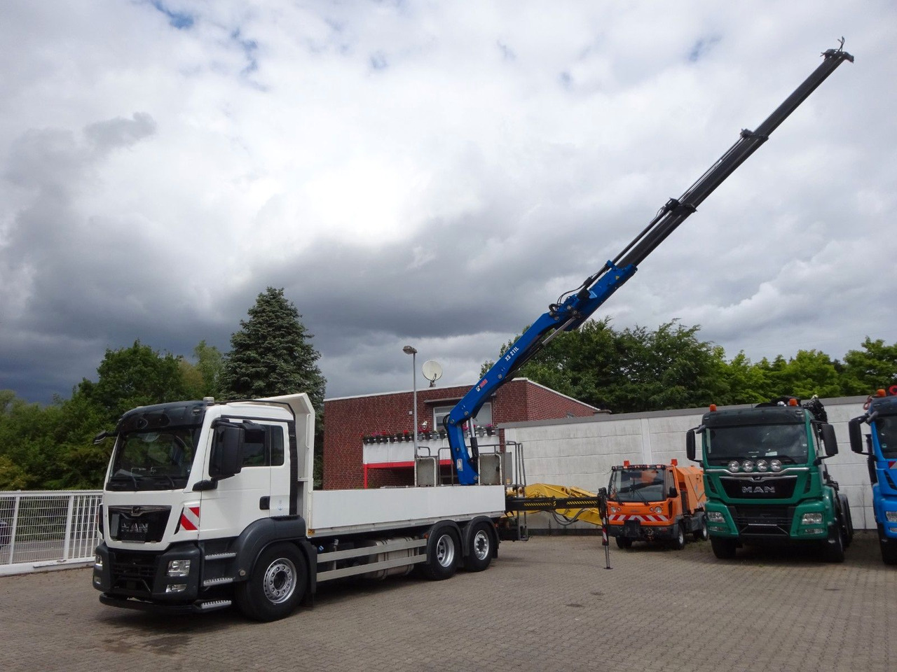 MAN 26.420 TGS Pritsche + HIAB 211 HIPRO Kran - Tovornjak s kesonom, Tovornjak z dvigalom: slika 2 MAN 26.420 TGS Pritsche + HIAB 211 HIPRO Kran - Tovornjak s kesonom, Tovornjak z dvigalom: slika 2