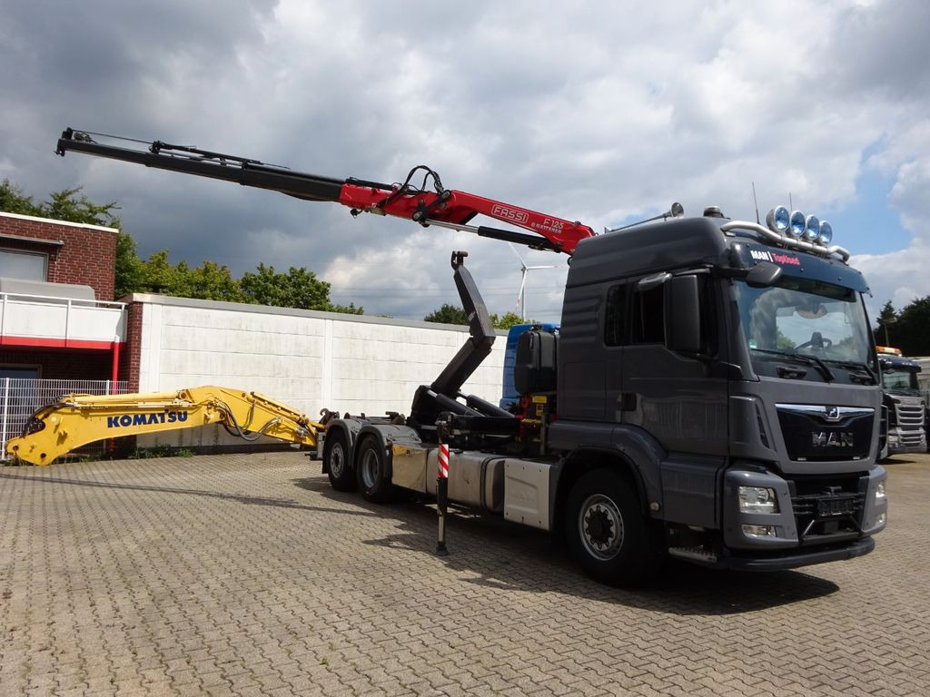 MAN 26.500 Abroller + Fassi F125A Kran 6x2-4 Allrad MAN 26.500 Abroller + Fassi F125A Kran 6x2-4 Allrad - Kotalni prekucni tovornjak, Tovornjak z dvigalom: slika 3 MAN 26.500 Abroller + Fassi F125A Kran 6x2-4 Allrad MAN 26.500 Abroller + Fassi F125A Kran 6x2-4 Allrad - Kotalni prekucni tovornjak, Tovornjak z dvigalom: slika 3