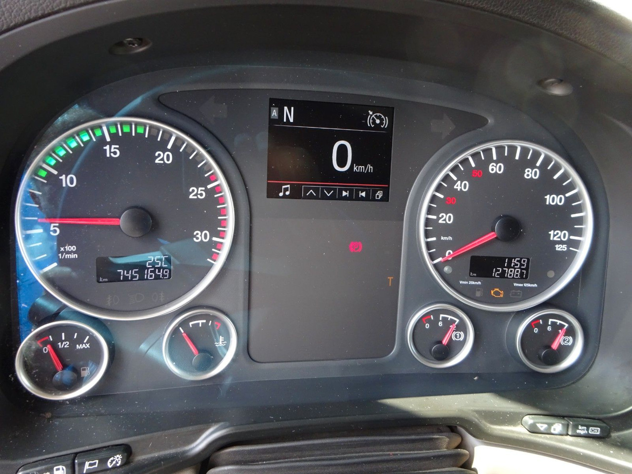 Tovornjak za prevoz lesa, Tovornjak z dvigalom MAN 26.510 mit KESLA 2112 Holzkran+Kabine+Greifer: slika 18