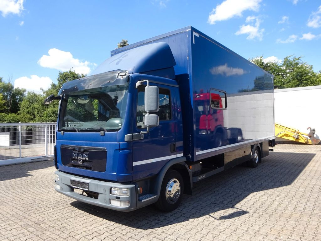 MAN 8.220 Koffer mit LBW als Wohnmobil ausgebaut 4x2 - Tovornjak zabojnik: slika 2 MAN 8.220 Koffer mit LBW als Wohnmobil ausgebaut 4x2 - Tovornjak zabojnik: slika 2