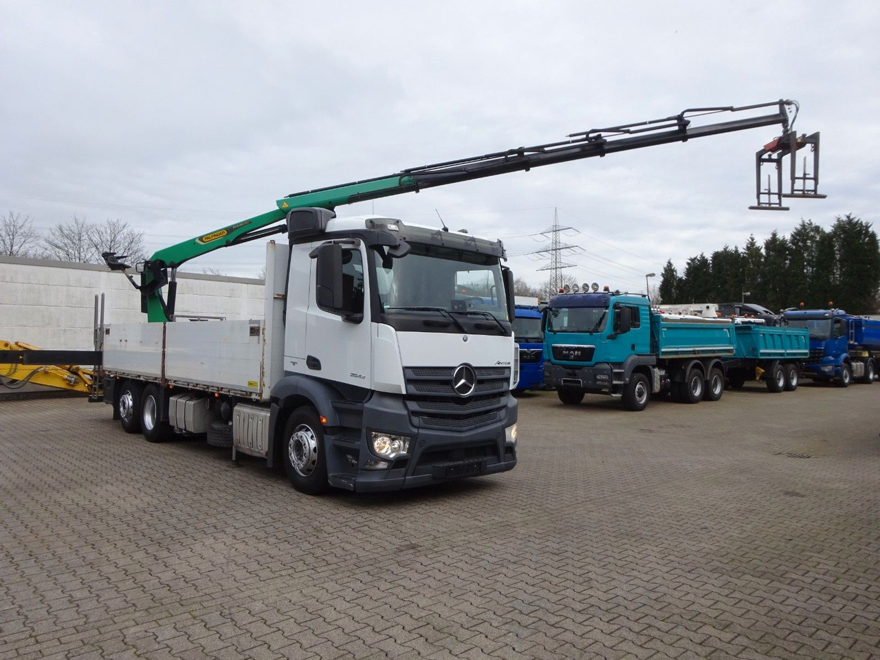 Mercedes-Benz 2543 Antos Baustoff +PK 26001 bis 20 m Auslage Mercedes-Benz 2543 Antos Baustoff +PK 26001 bis 20 m Auslage - Tovornjak z dvigalom, Tovornjak s kesonom: slika 2 Mercedes-Benz 2543 Antos Baustoff +PK 26001 bis 20 m Auslage Mercedes-Benz 2543 Antos Baustoff +PK 26001 bis 20 m Auslage - Tovornjak z dvigalom, Tovornjak s kesonom: slika 2