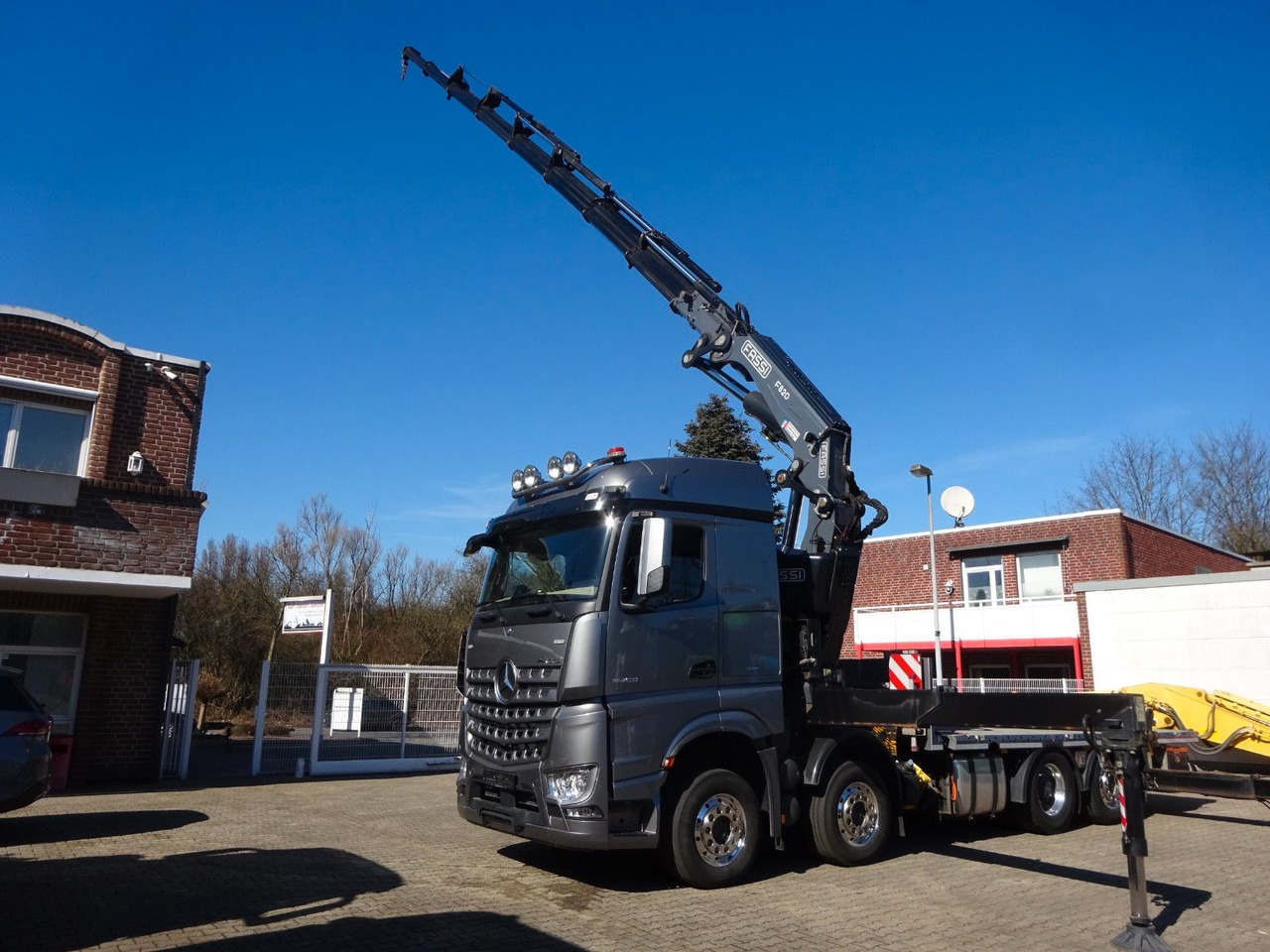 Mercedes-Benz 3453 Plattform + Fassi F820 Kran 8x2 Mercedes-Benz 3453 FASSI F820 Kran 8x Hydr. Ausschub - Tovornjak z dvigalom, Tovornjak s kesonom: slika 1 Mercedes-Benz 3453 Plattform + Fassi F820 Kran 8x2 Mercedes-Benz 3453 FASSI F820 Kran 8x Hydr. Ausschub - Tovornjak z dvigalom, Tovornjak s kesonom: slika 1
