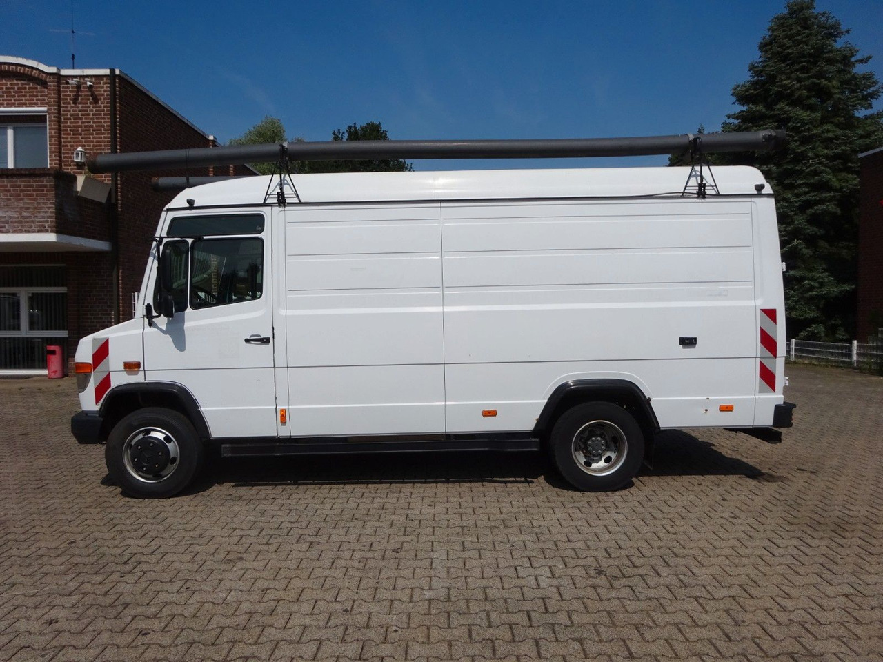 Mercedes-Benz 616D Vario Kastenwagen 4x2 - Furgon: slika 3 Mercedes-Benz 616D Vario Kastenwagen 4x2 - Furgon: slika 3